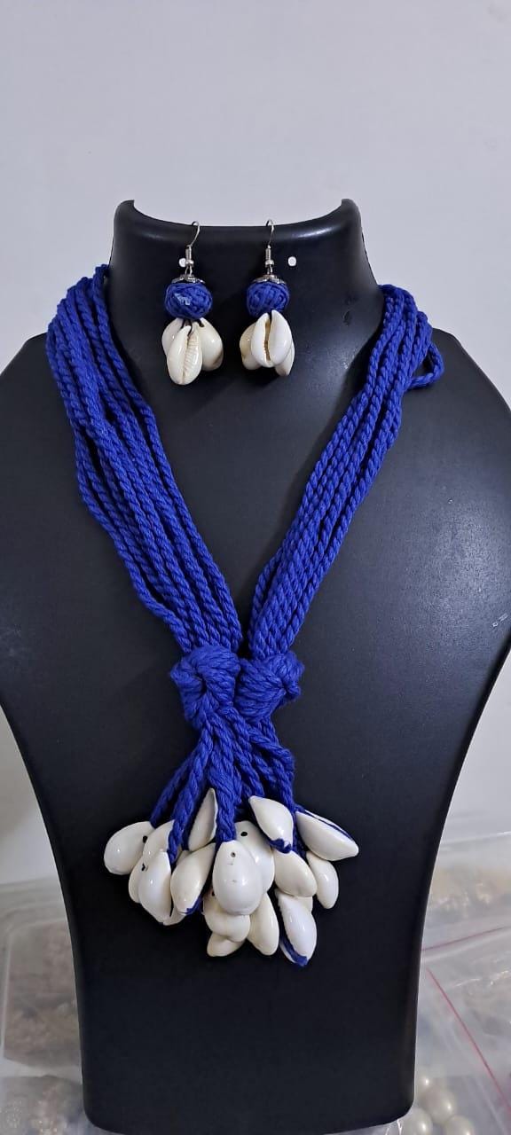 Exclusive combo shell necklaces  and matching earrings (4 sets)