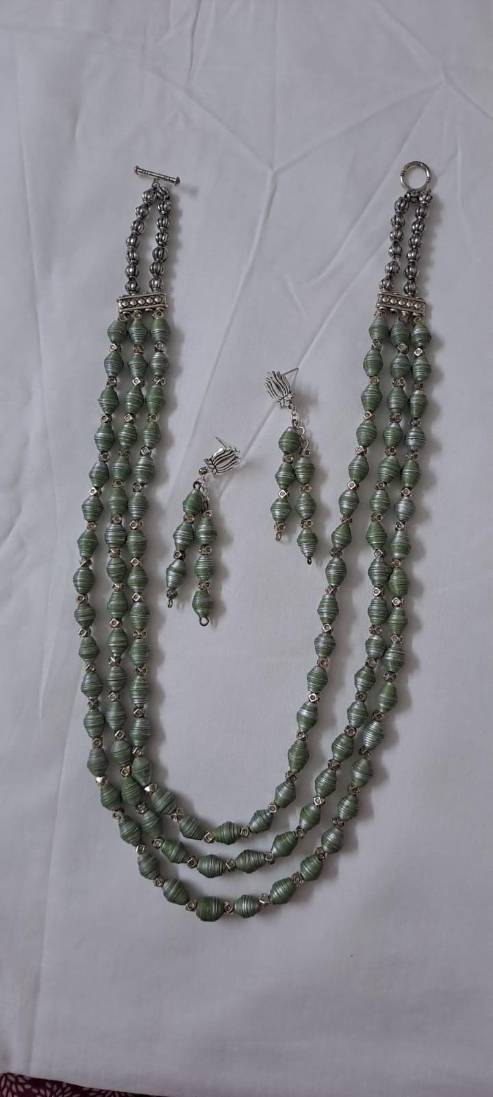 Green paper beads necklace set