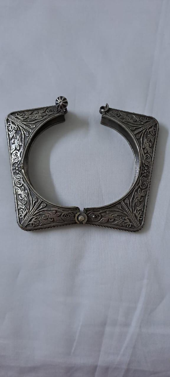 Exclusive silver oxidised hasuli set with matching earrings n bracelet