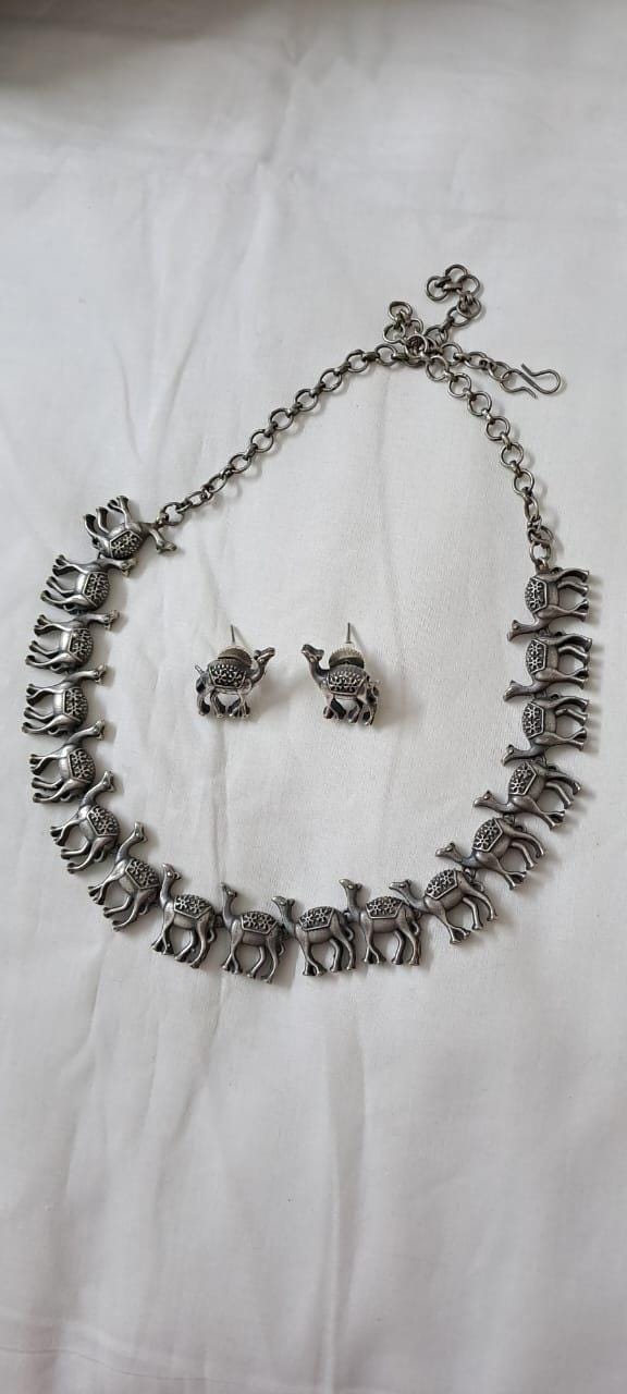 Exclusive n beautiful camel necklace n matching earrings