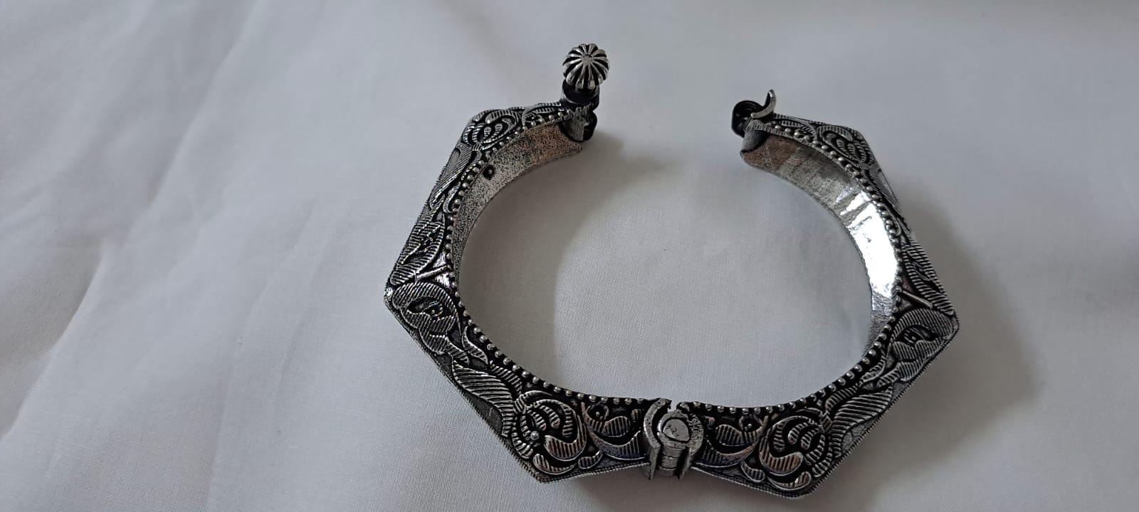 Silver oxidised bracelet/kada