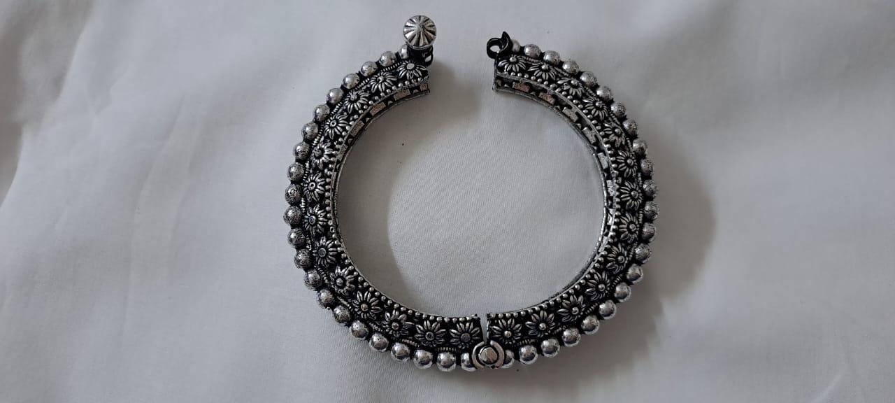 Silver oxidised bracelet/kada