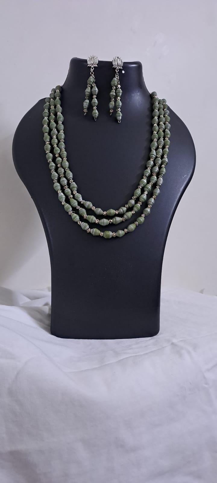 Green paper beads necklace set
