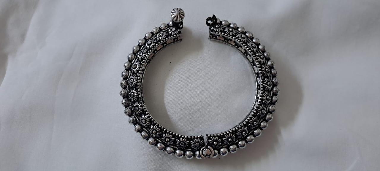 Silver oxidised bracelet/kada