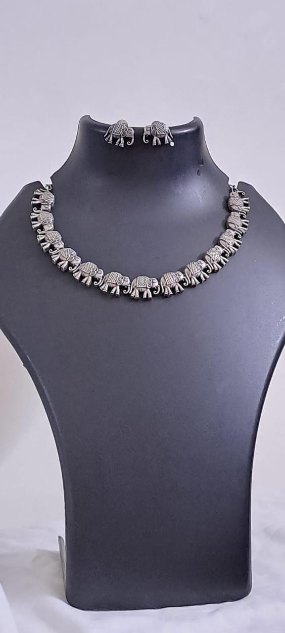 Exclusive n beautiful elephant necklace n matching earrings
