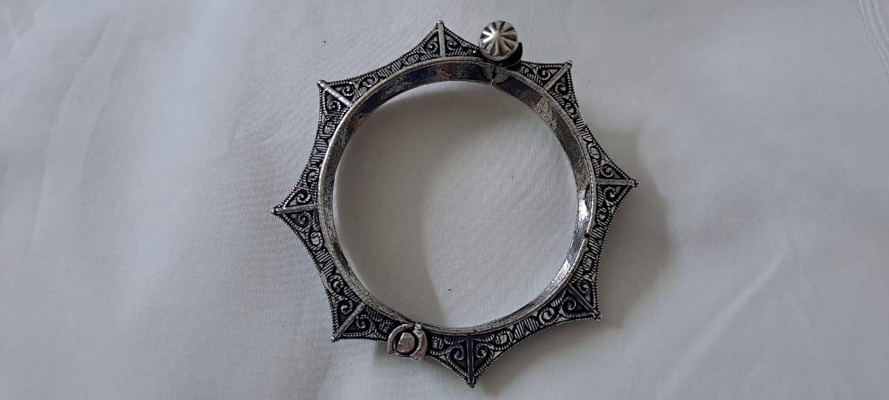 Silver oxidised bracelet/kada