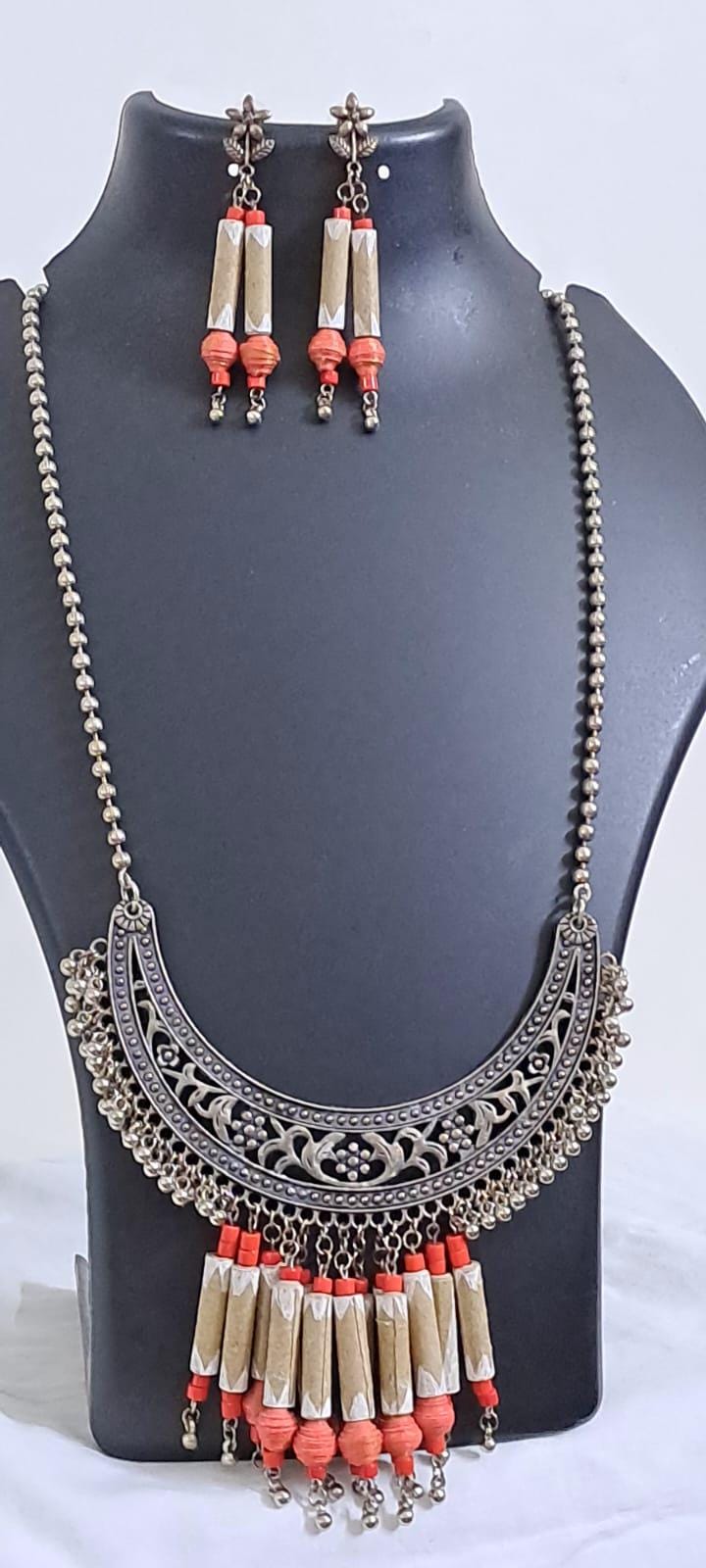 Silver oxidised pendant necklace set with paper beads fringes