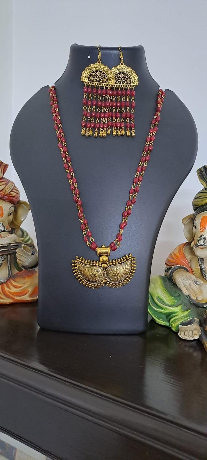 Red beads necklace with golden oxidised pendant