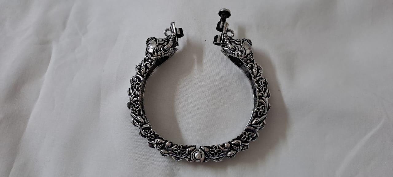 Silver oxidised bracelet/kada
