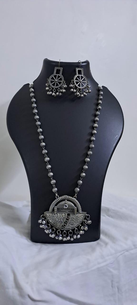 Exclusive light weight silver oxidised set.