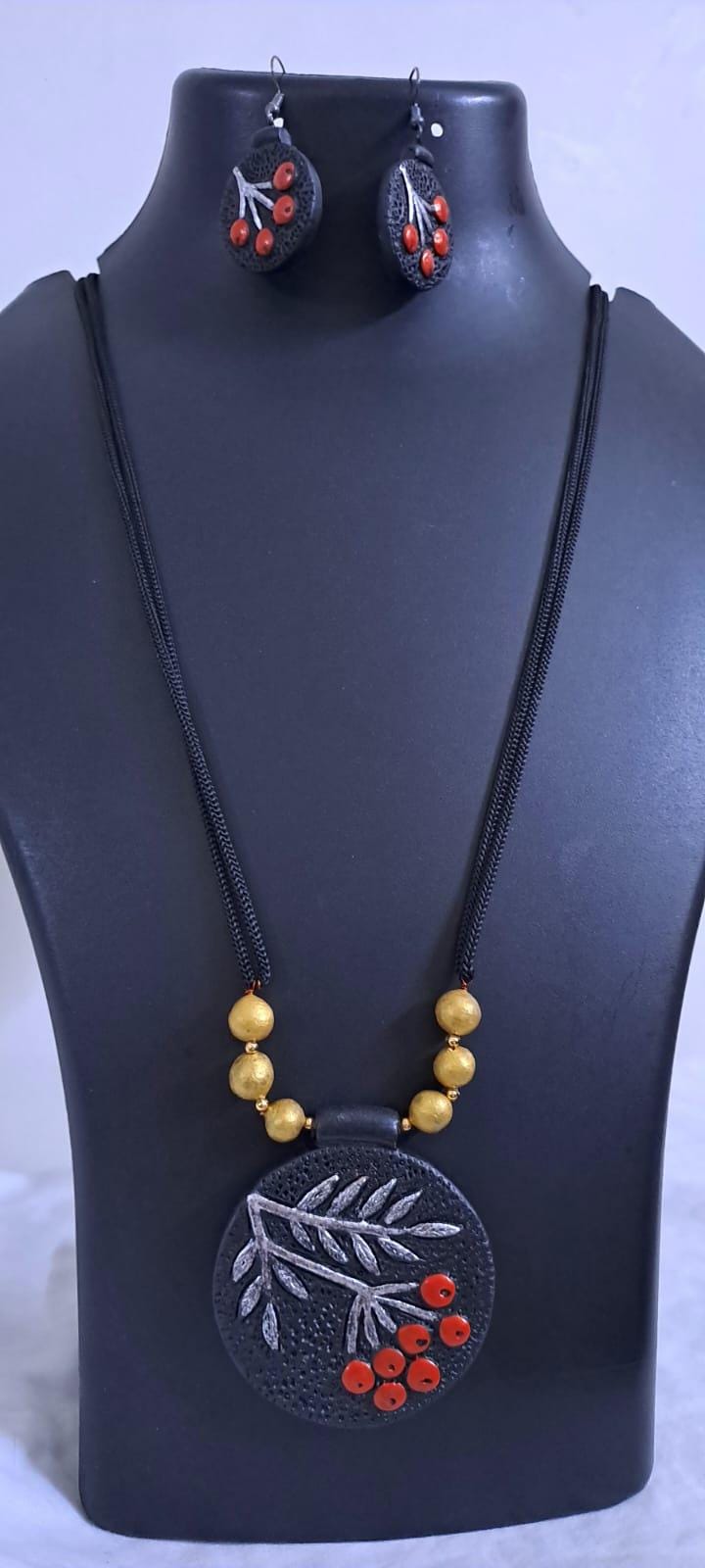 Terracotta pendant necklace