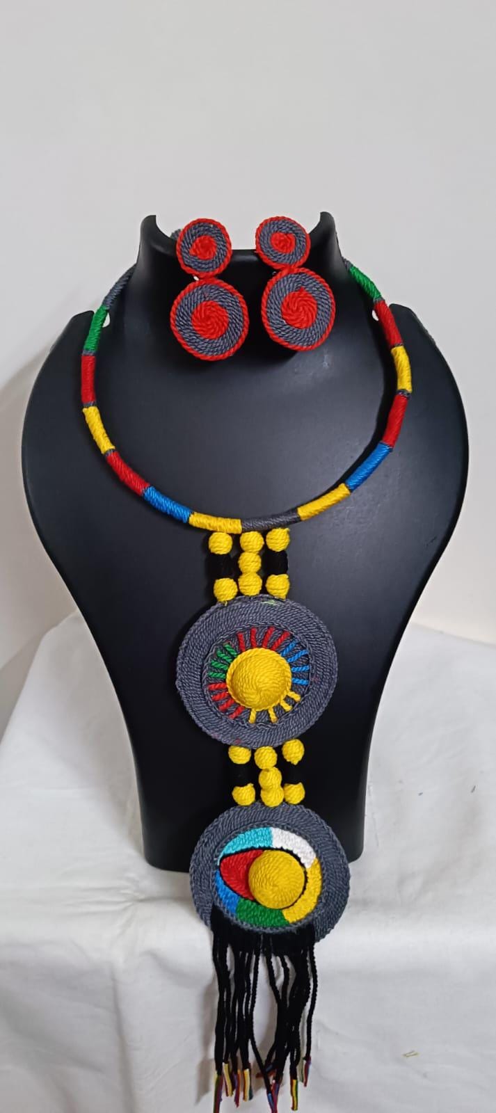 Exclusive multicoloured hasuli thread necklace set with round thread pendant n matching earrings