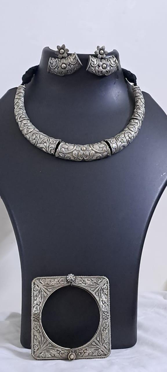 Exclusive silver oxidised hasuli set with matching earrings n bracelet