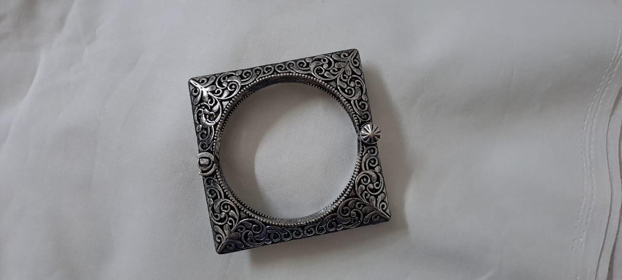 Silver oxidised bracelet/kada