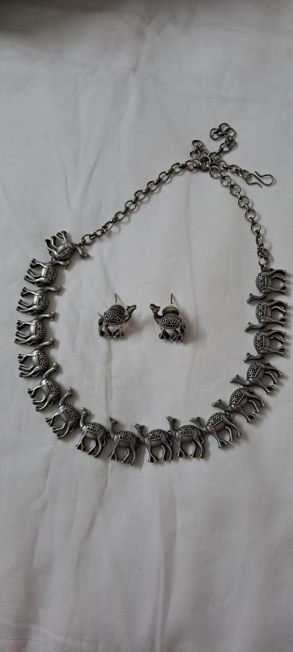 Exclusive n beautiful camel necklace n matching earrings