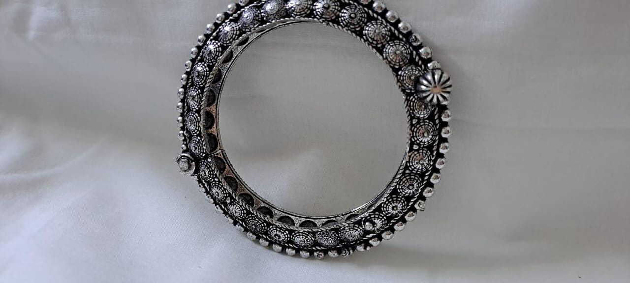 Silver oxidised bracelet/kada