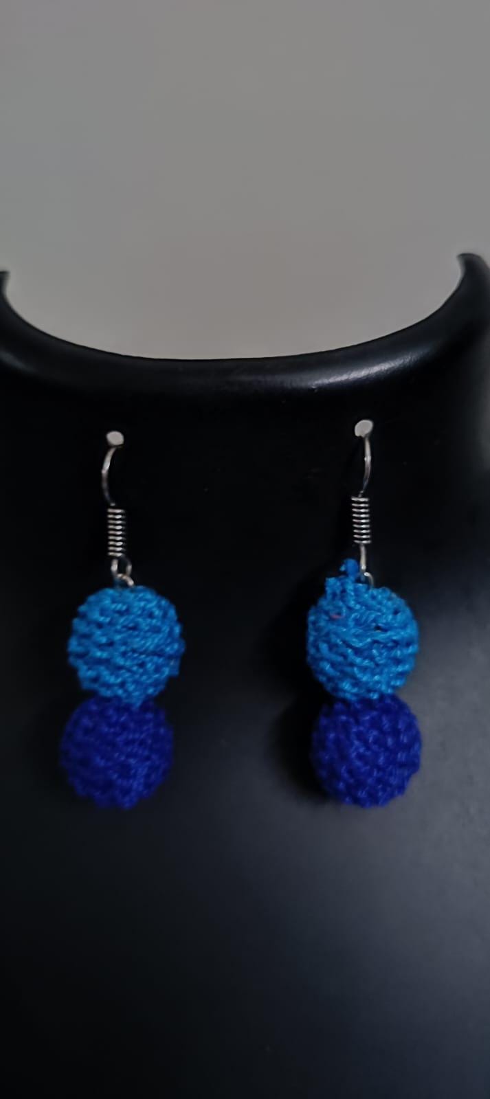 Exclusive 3 layered blue thread beads necklace set with matching earrings