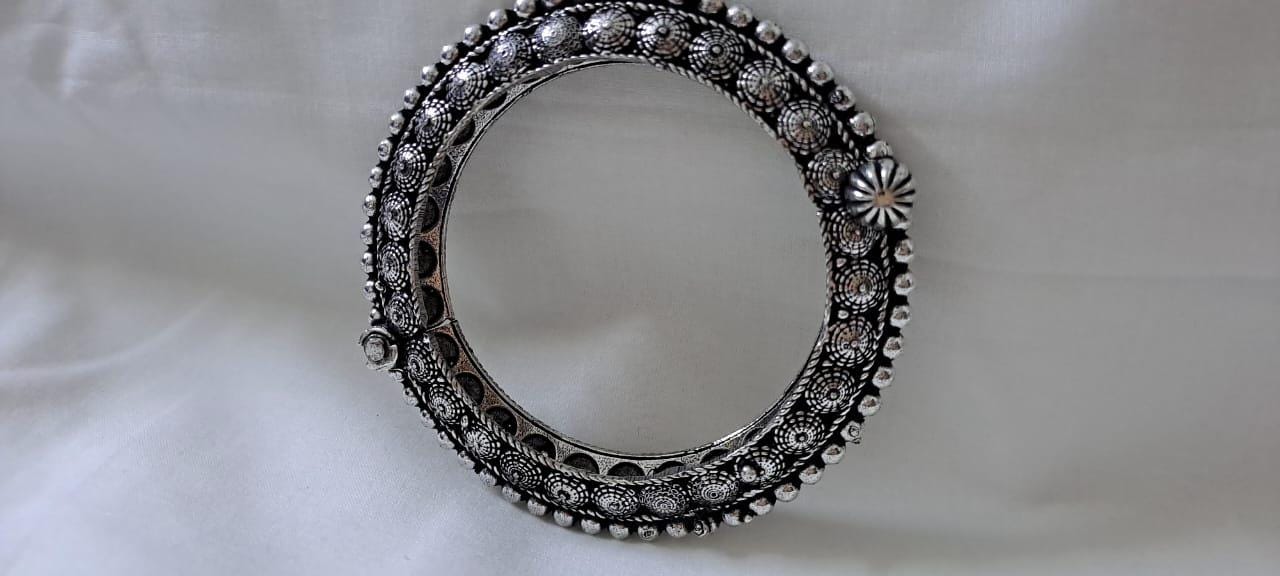 Silver oxidised bracelet/kada