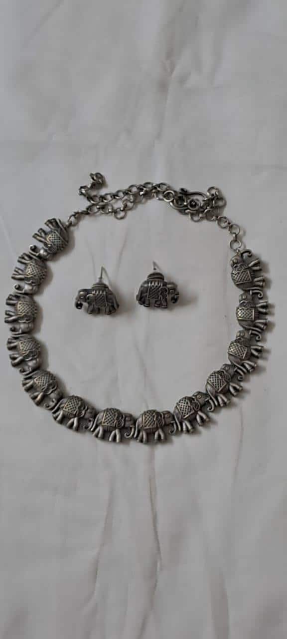 Exclusive n beautiful elephant necklace n matching earrings