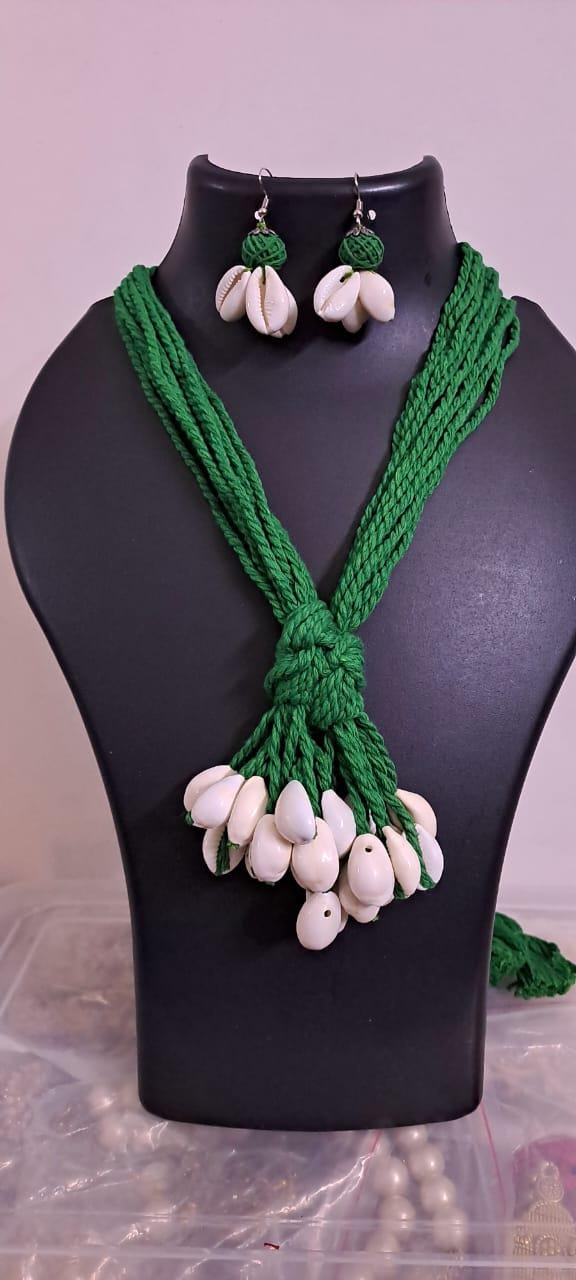 Exclusive combo shell necklaces  and matching earrings (4 sets)