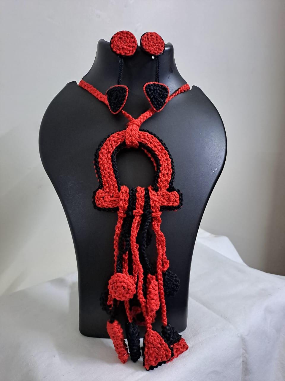 Crochet thread necklace set with fringes and matching earrings