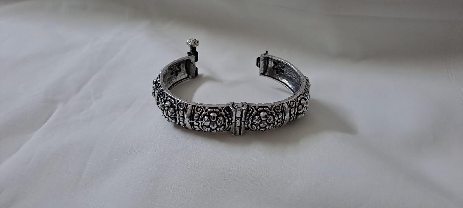Silver oxidised bracelet/kada
