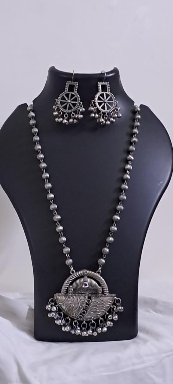 Exclusive light weight silver oxidised set.