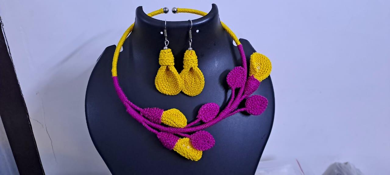 Exclusive hasuli necklace set with attractive flowers n matching earrings
