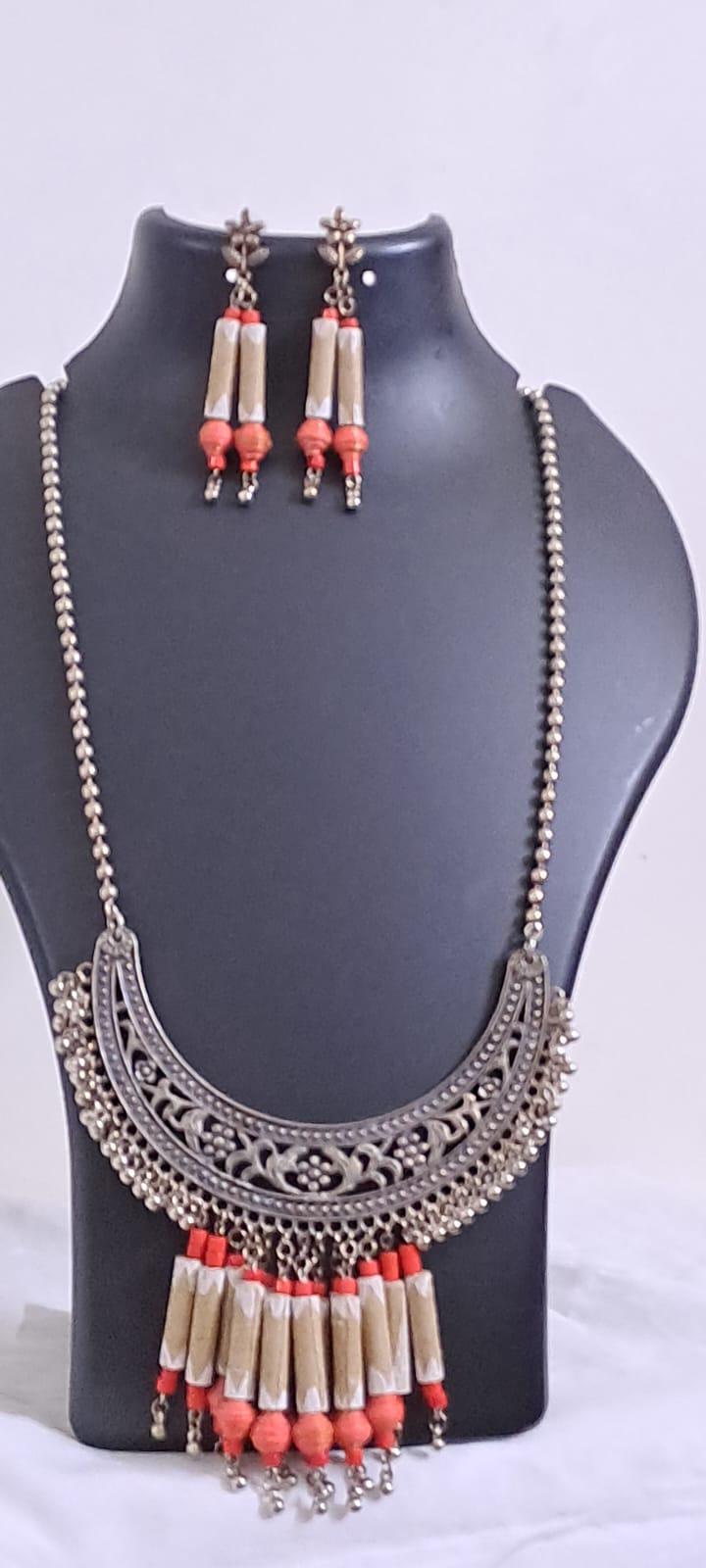 Silver oxidised pendant necklace set with paper beads fringes