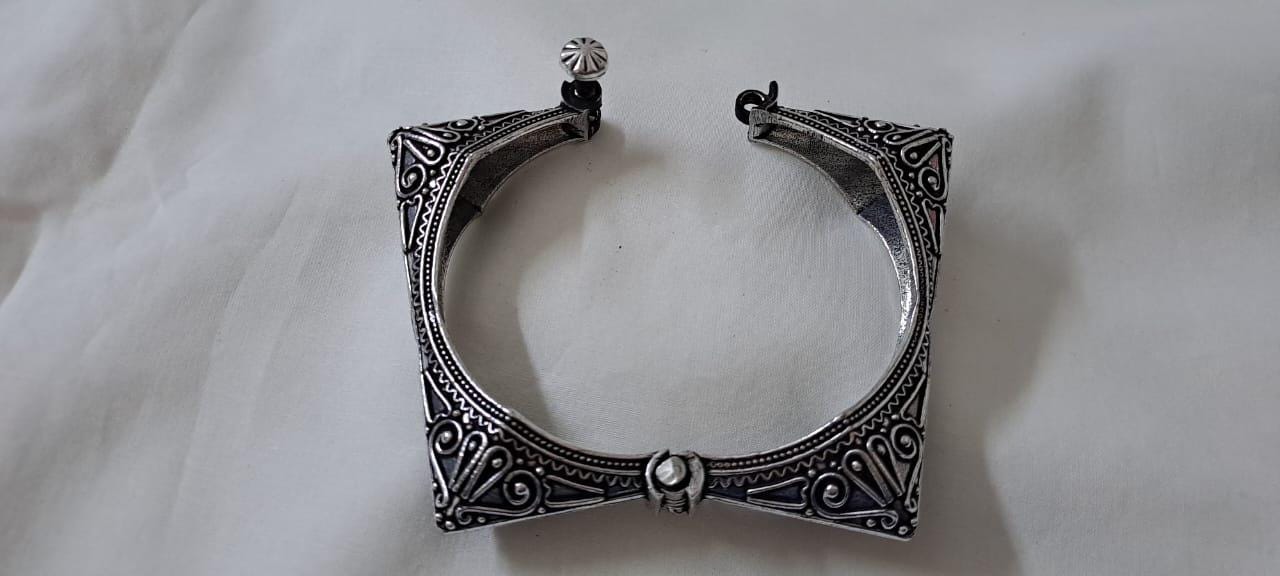 Silver oxidised bracelet/kada