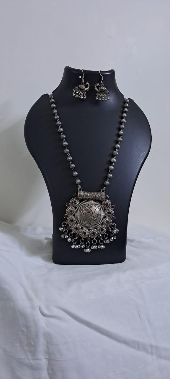 Exclusive light weight silver oxidised set.