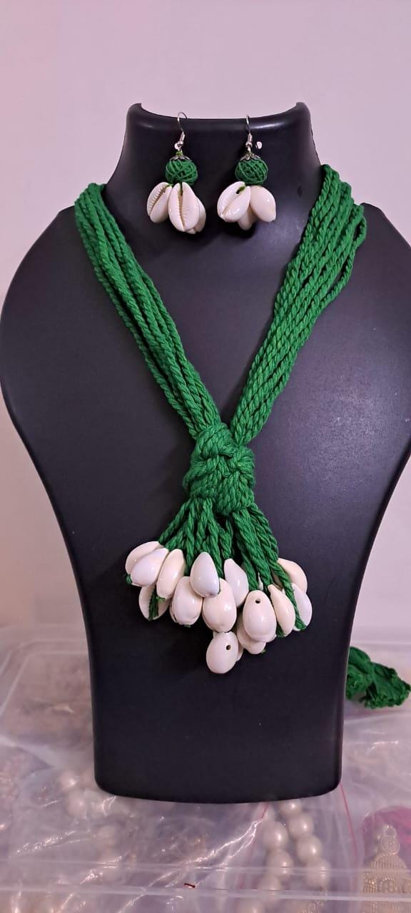 Exclusive combo shell necklaces  and matching earrings (4 sets)