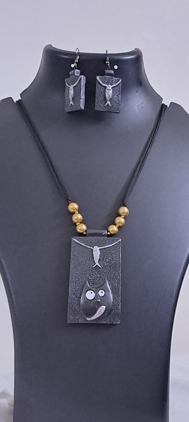 Terracotta pendant necklace