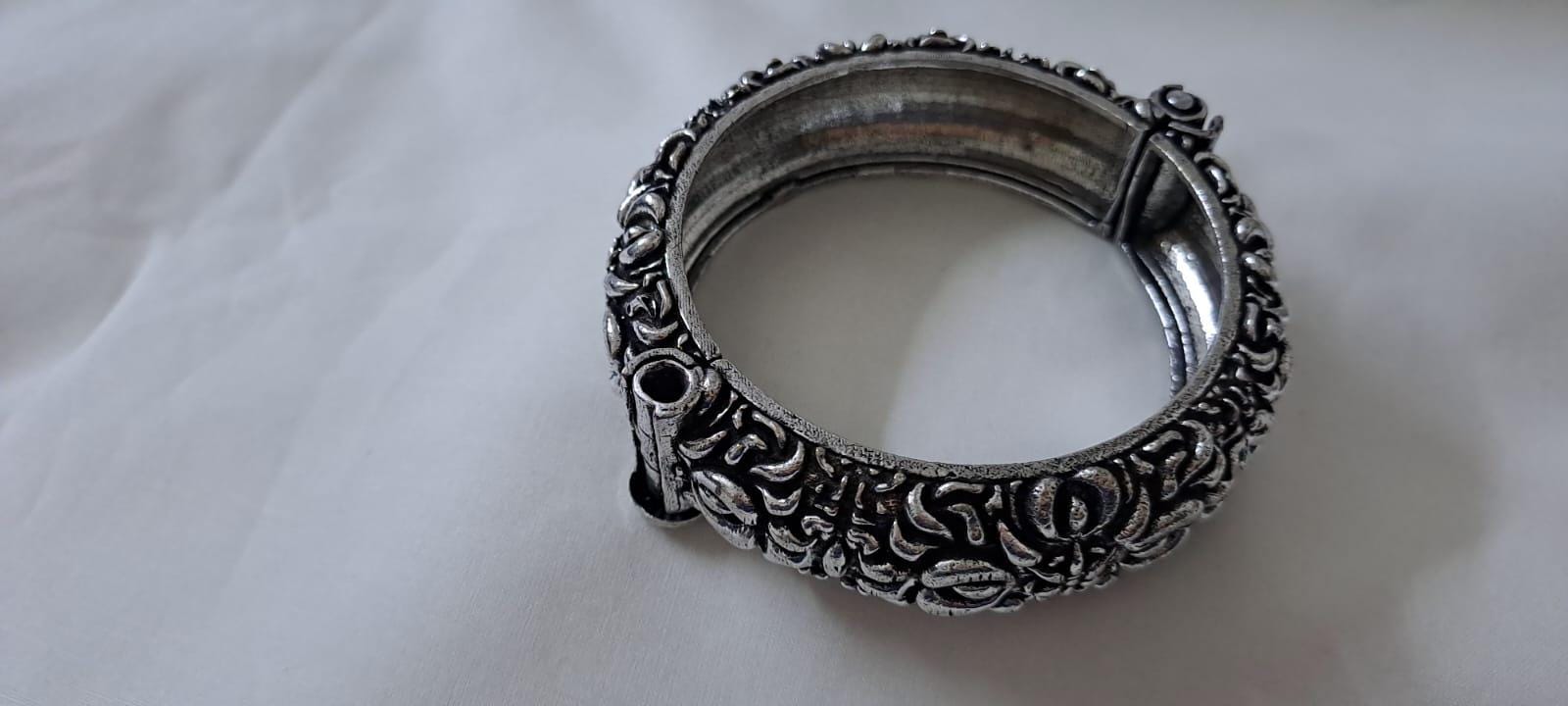 Silver oxidised bracelet/kada