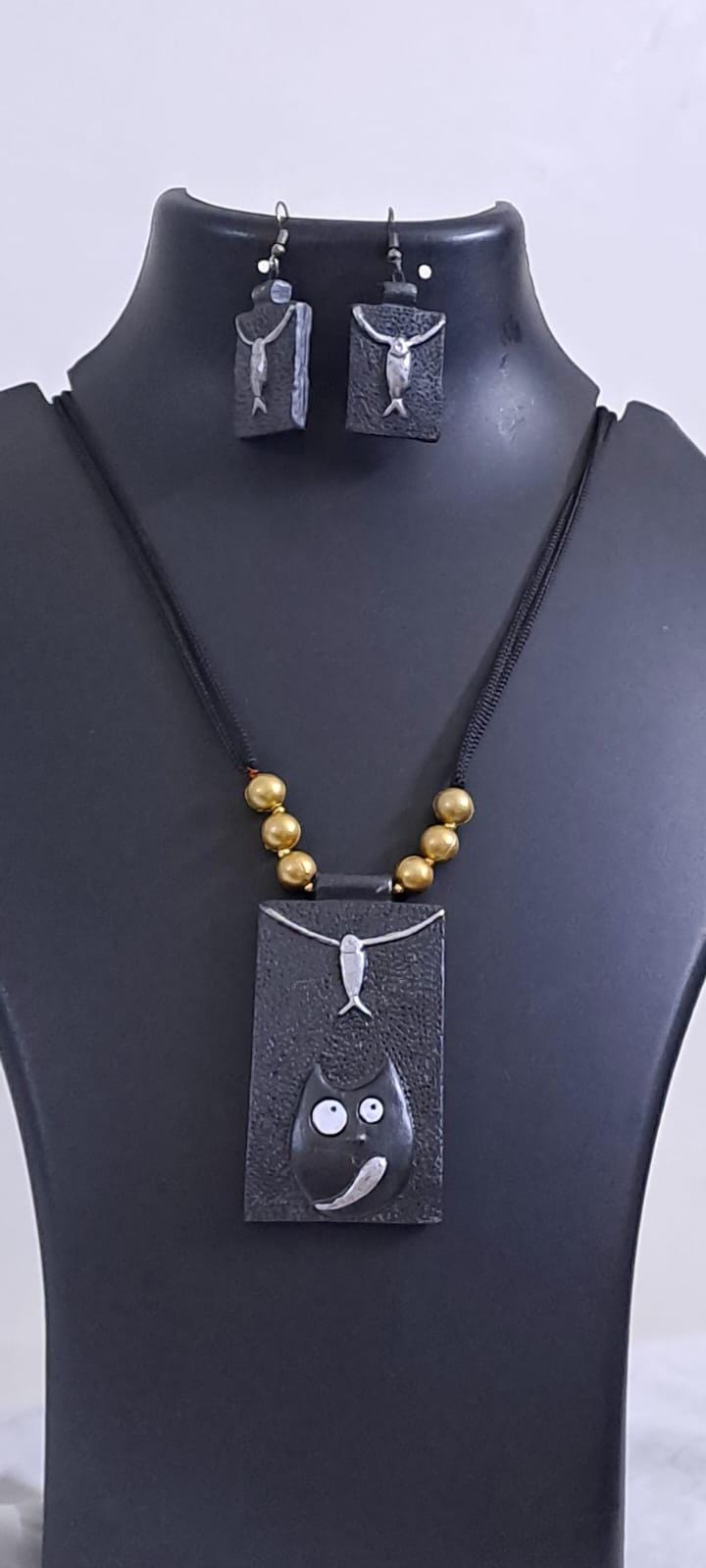 Terracotta pendant necklace