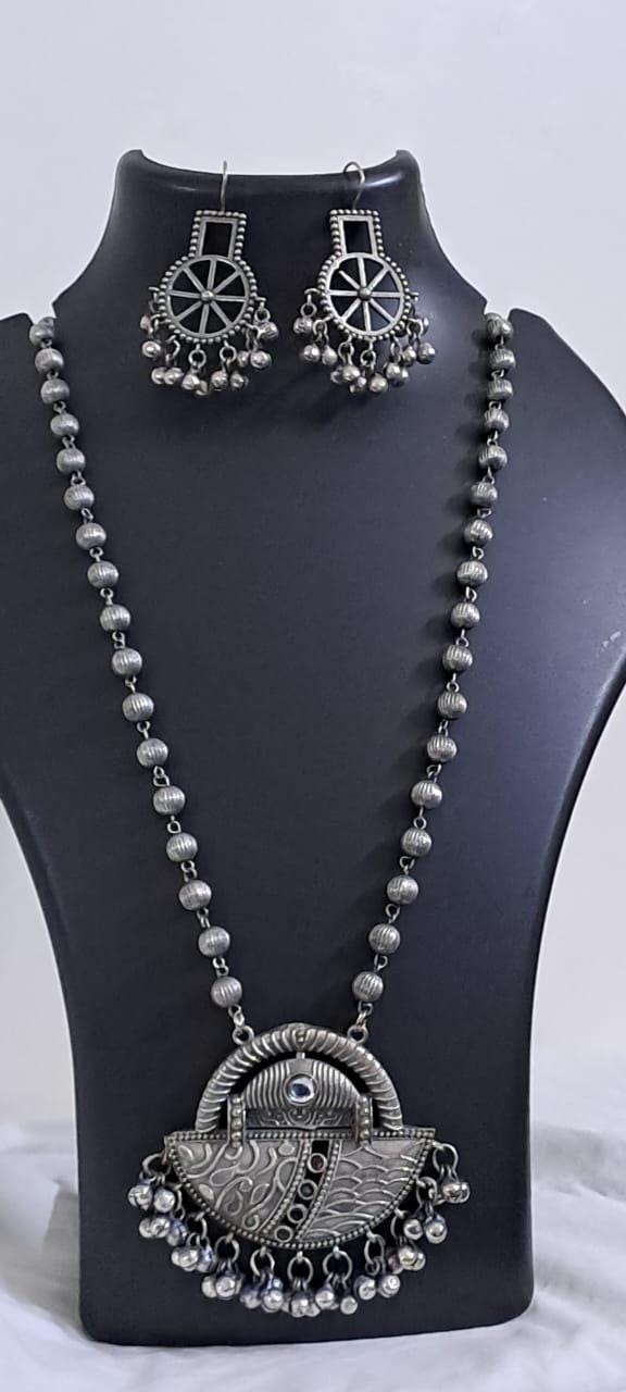 Exclusive light weight silver oxidised set.
