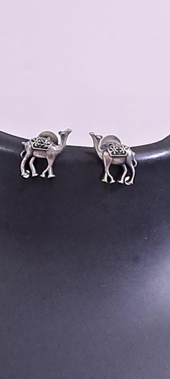 Exclusive n beautiful camel necklace n matching earrings
