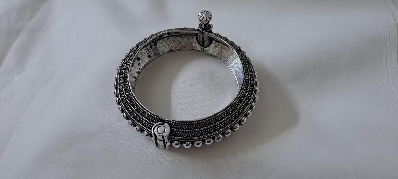 Silver oxidised bracelet/kada