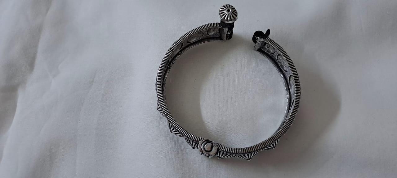 Silver oxidised bracelet/kada