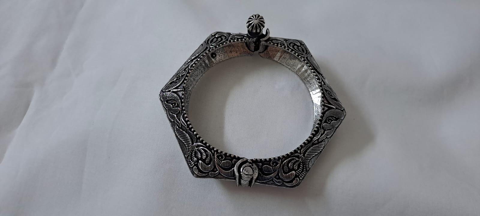 Silver oxidised bracelet/kada