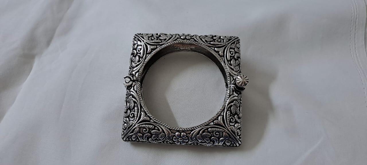 Silver oxidised bracelet/kada