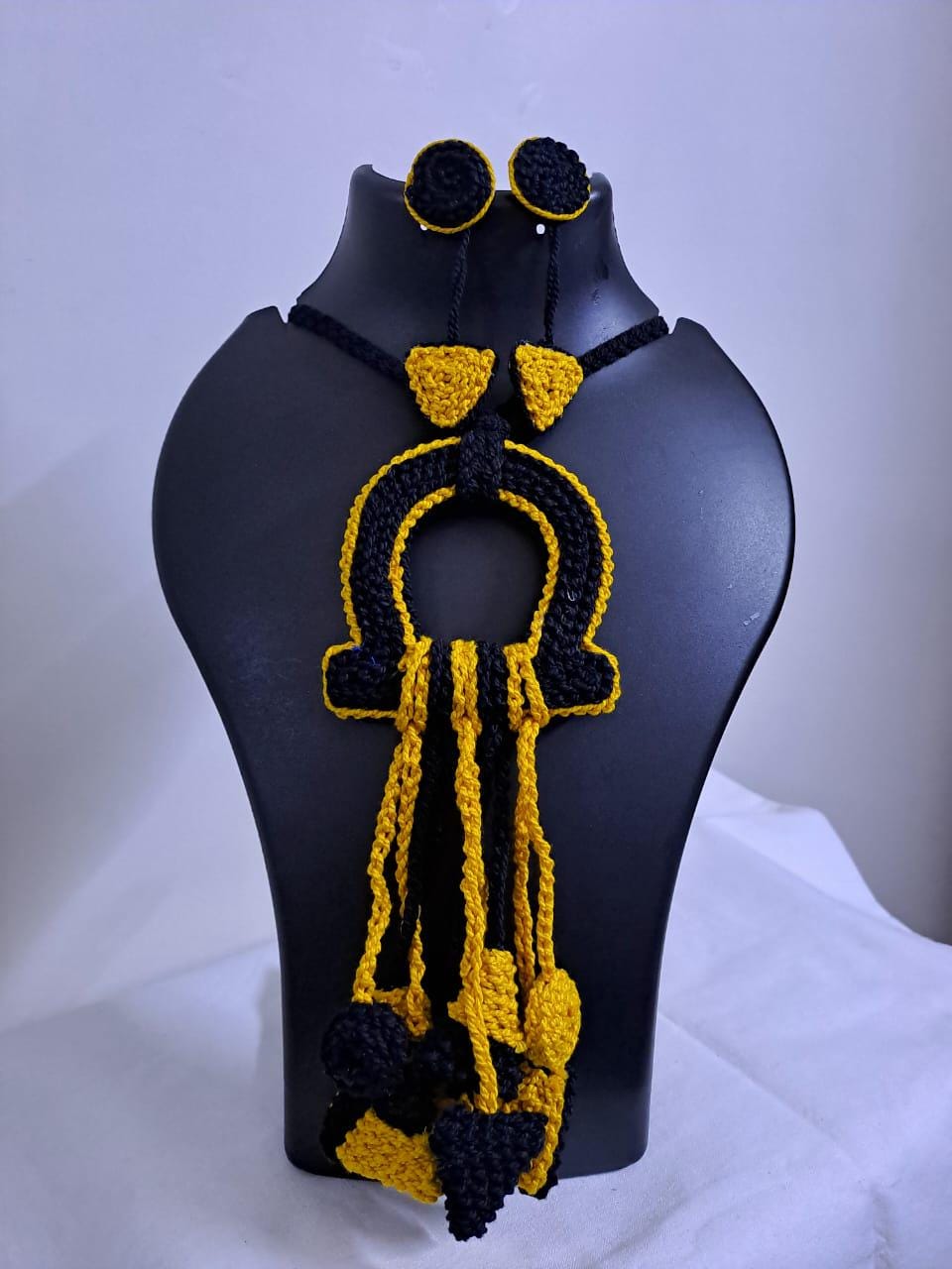 Crochet thread necklace set with fringes and matching earrings