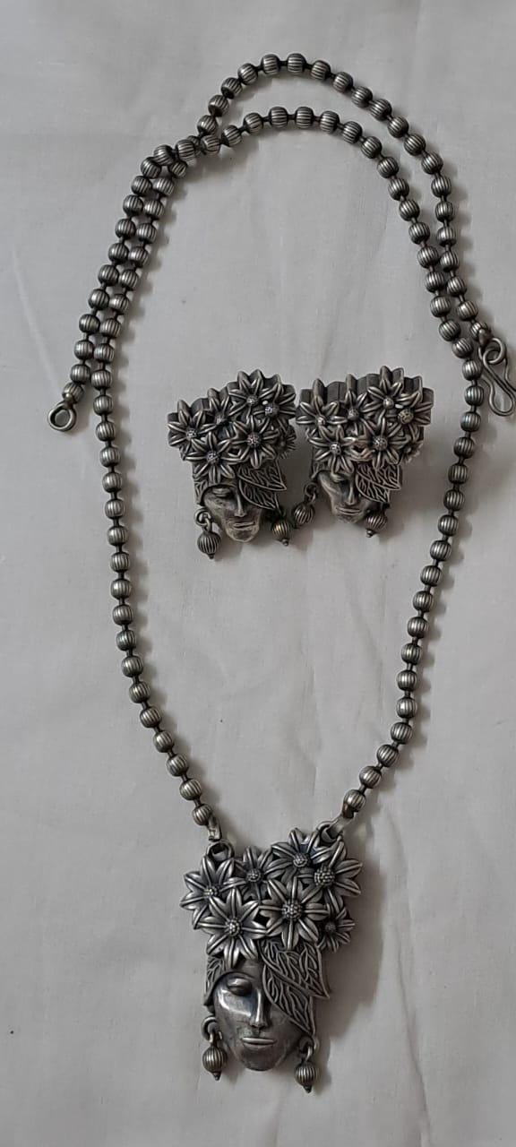 Exclusive n beautiful long chain with face pendant n matching earrings