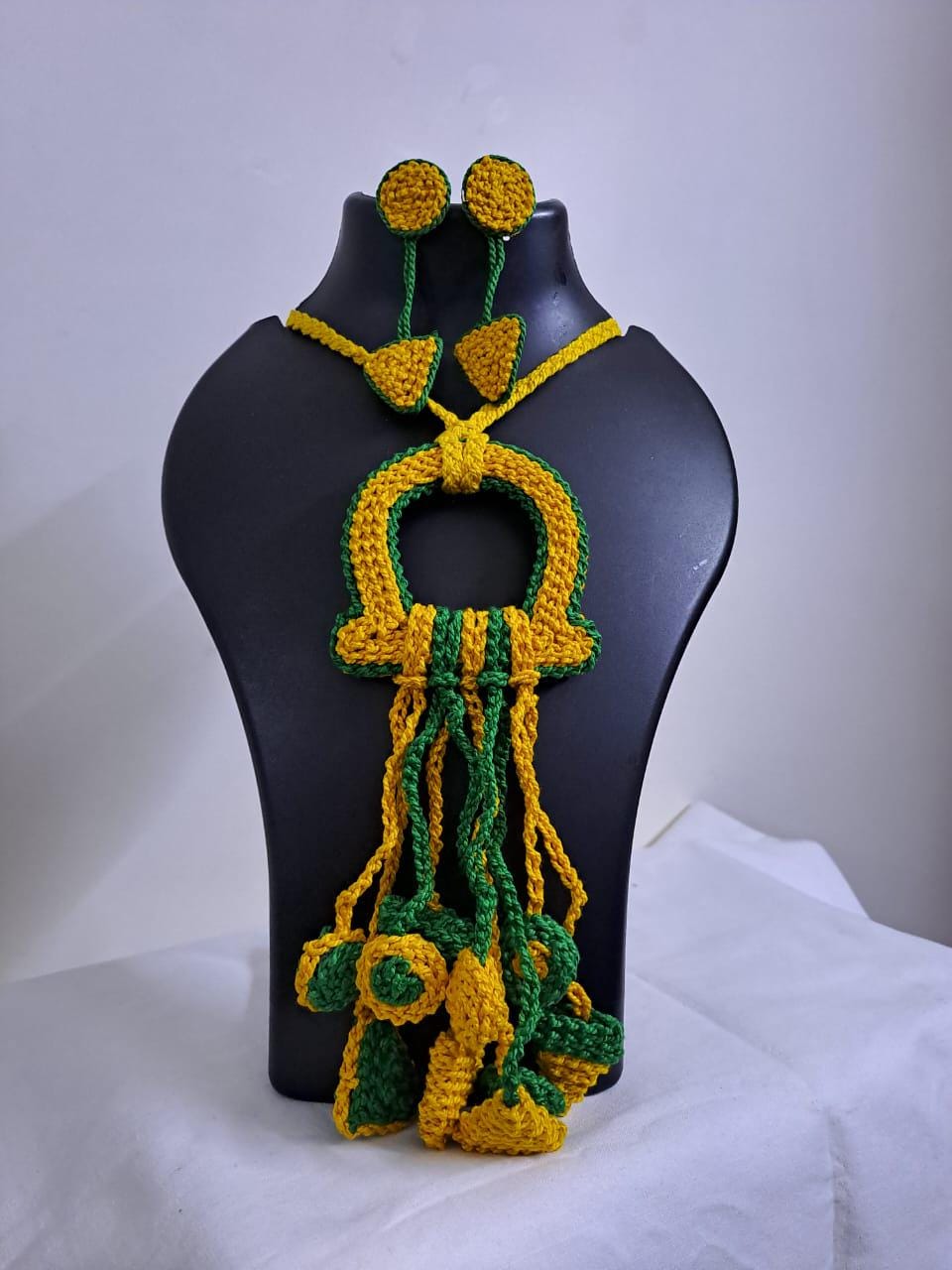 Crochet thread necklace set with fringes and matching earrings