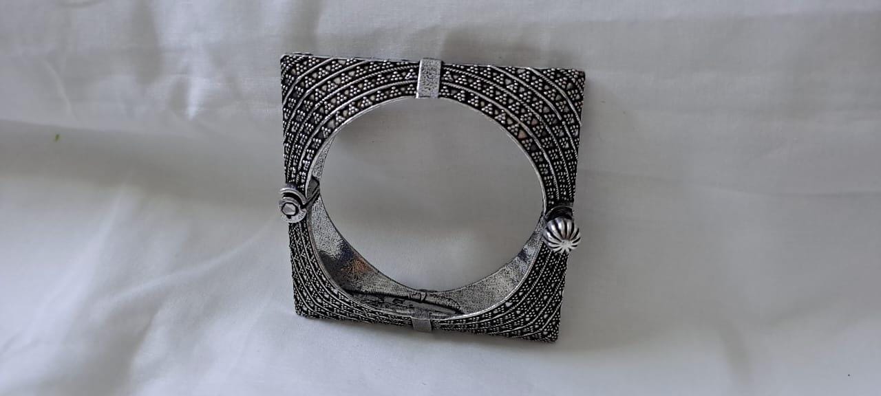 Silver oxidised bracelet/kada