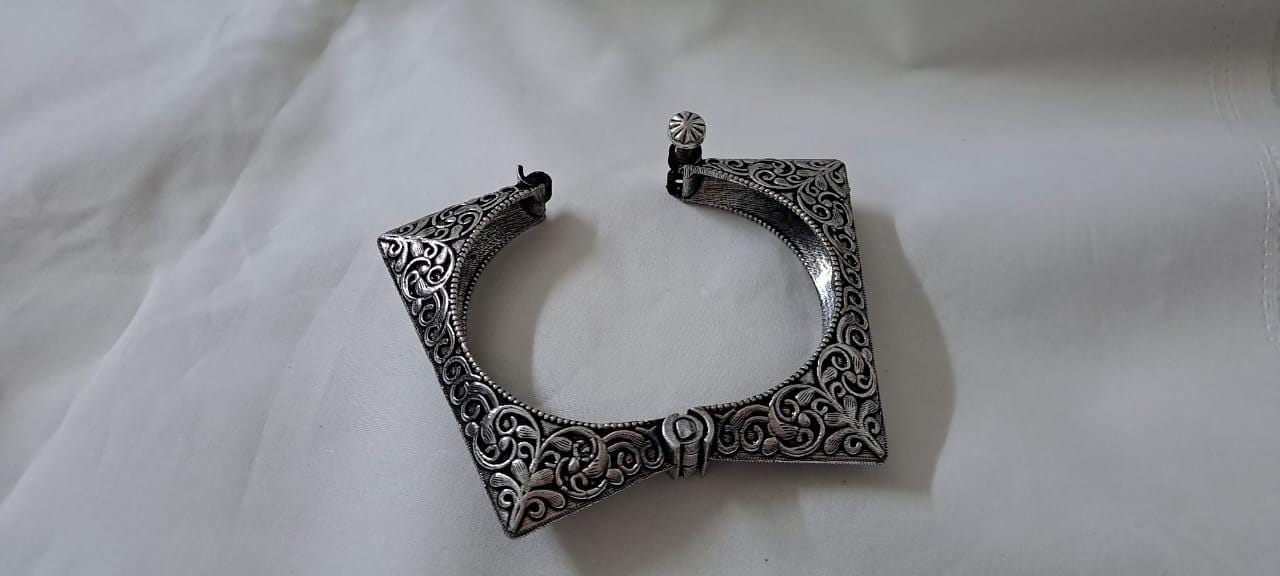 Silver oxidised bracelet/kada