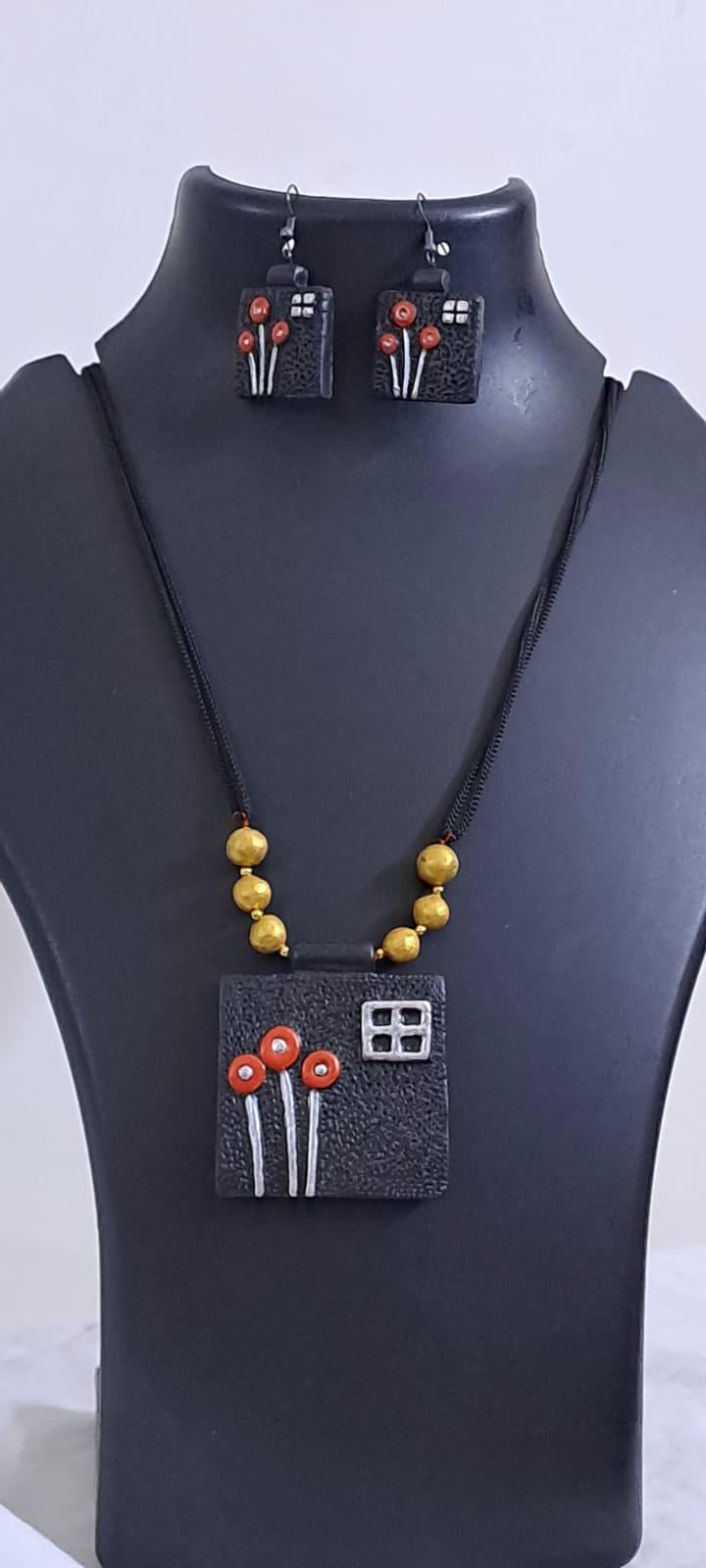 Terracotta pendant necklace