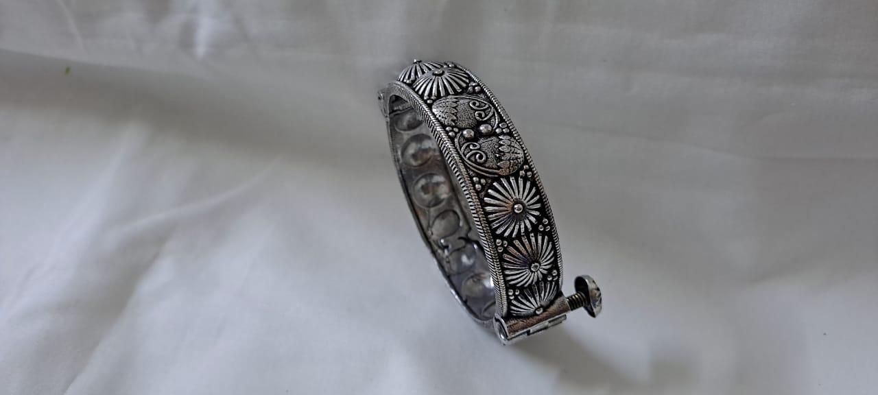 Silver oxidised bracelet/kada