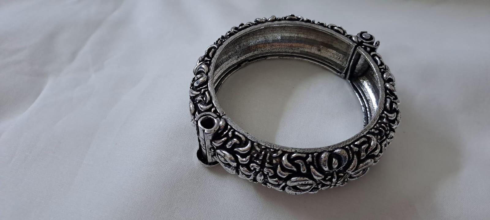 Silver oxidised bracelet/kada