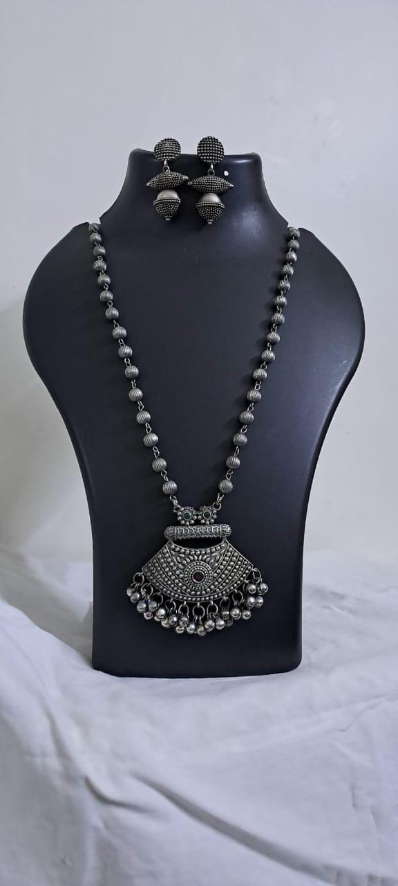 Exclusive light weight silver oxidised set.